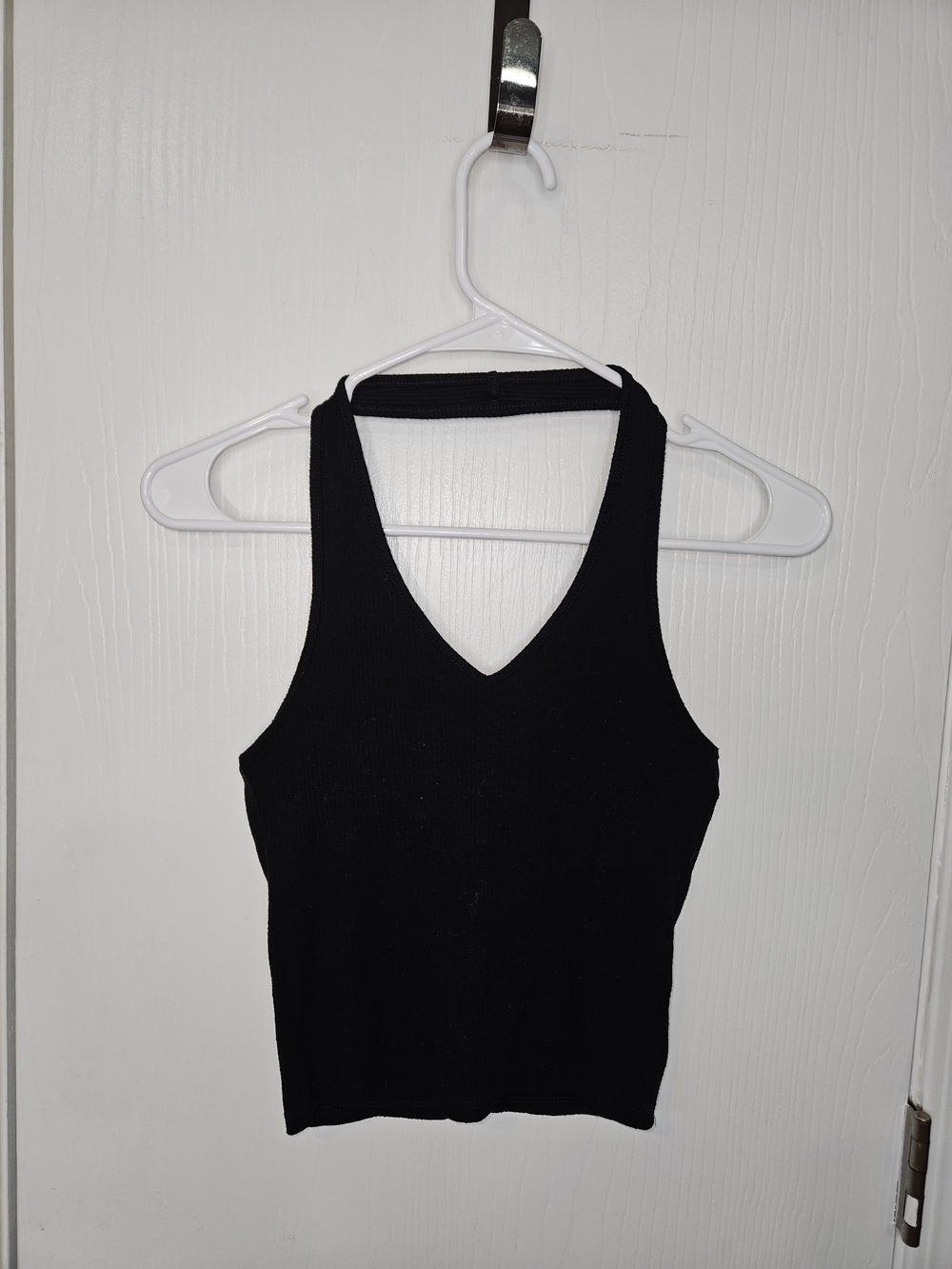 American Eagle Outfitters Black V-Neck Ribbed Crop Tank Halterneck